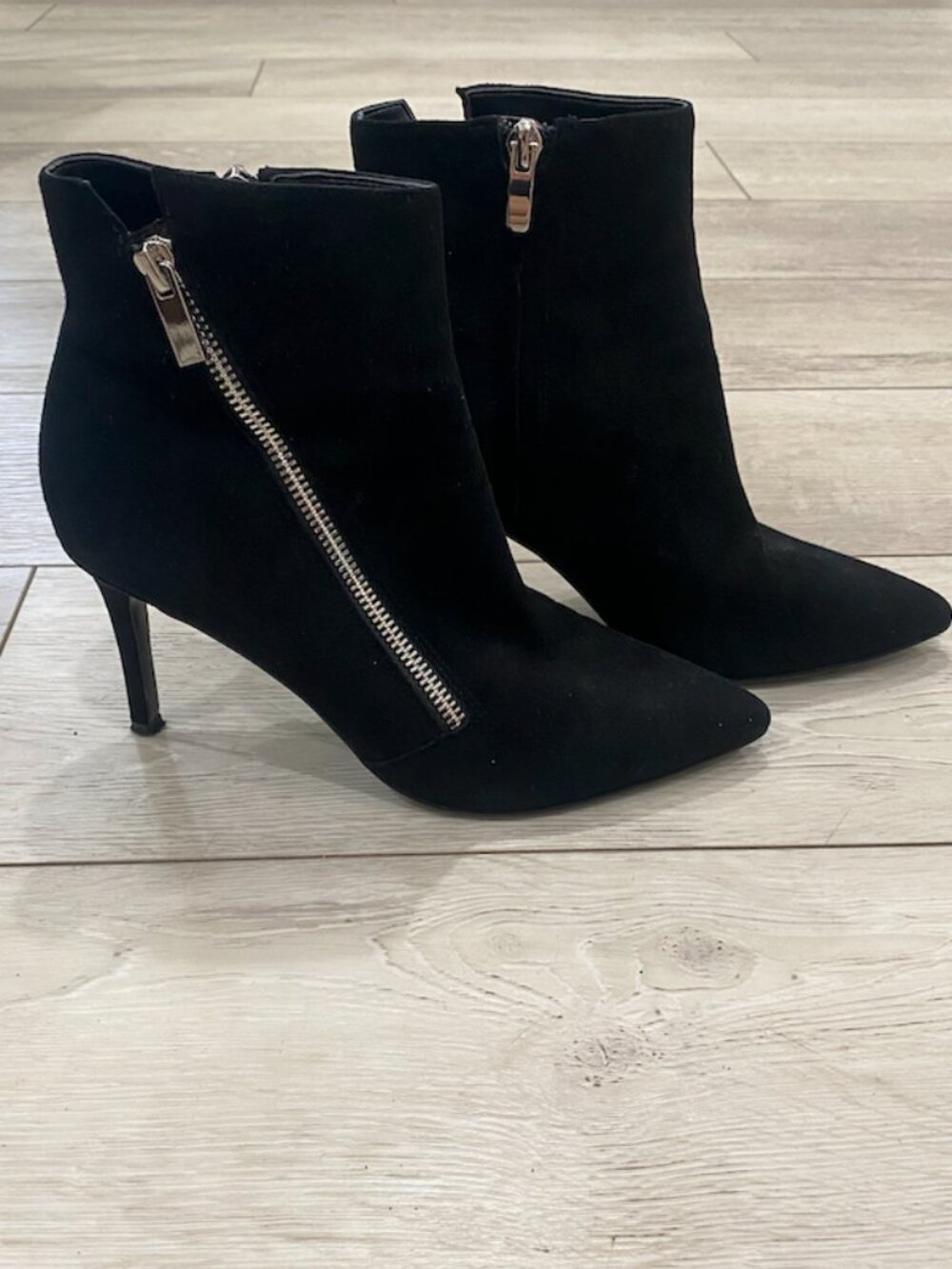 Nine West WNFAST Ankle Boots Pointed Toe Side Zip Black Suede Size 6M - Picture 3 of 8